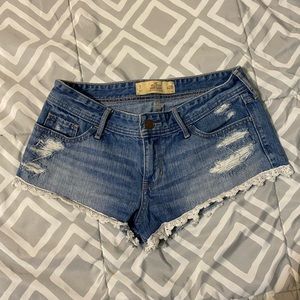 HOLLISTER JEAN SHORTS SIZE 7